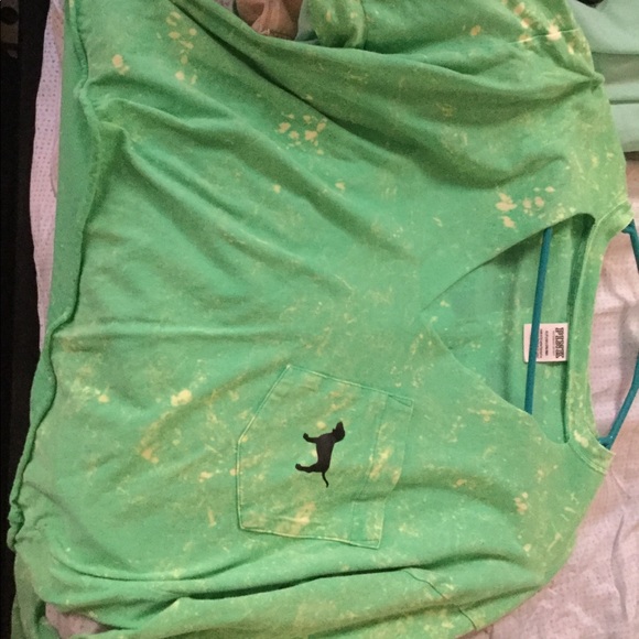 Pink vs long sleeve cropped shirt - Picture 2 of 2